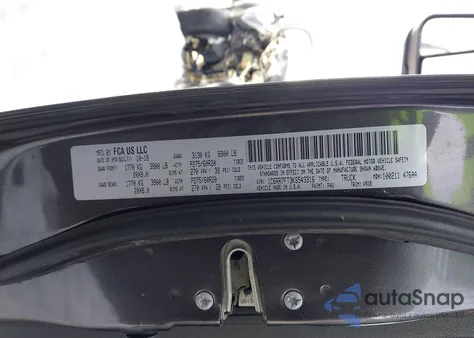 2019 Ram 1500 Classic Express 4X4 6'4 Box z USA, uszkodzony, nr VIN 1C6RR7FT3KS543316